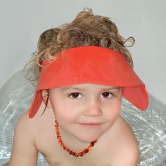 Reer Adjustable Shampoo Shield helps keep the shampoo & water from the face during bath time