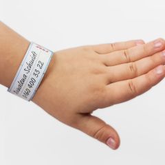 Reer HelpMe Info Bracelet (84010) can be easily worn by little children to help identify them when they get lost