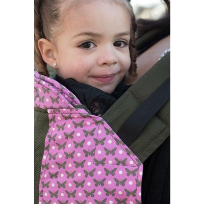 Kinderpack Carrier Polka Dot Papillon with Koolnit close up of child in carrier