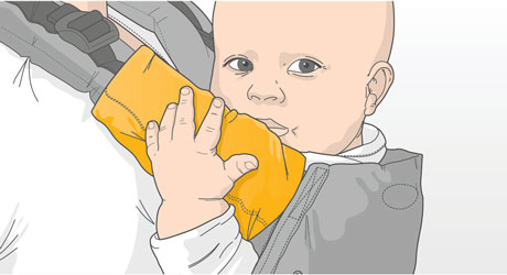 Manduca Fumbee Drool pads used on a Manduca Baby Carrier to teething babies
